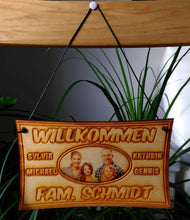 Load image into Gallery viewer, Markenlos Haus Türschild - personalisiert mit Name und Foto