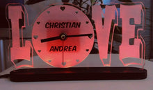Laden Sie das Bild in den Galerie-Viewer, topgraveure Geschenk Liebe Valentinstag Geschenk IHR NAME+UHR Geburtstag Hochzeitstag Herz LED-Licht